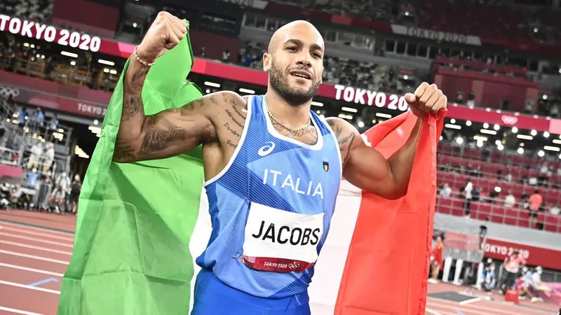 Marcell Jacobs dopo la vittoria alle Olimpiadi di Tokyo - Foto Ansa/Epa © www.giornaledibrescia.it