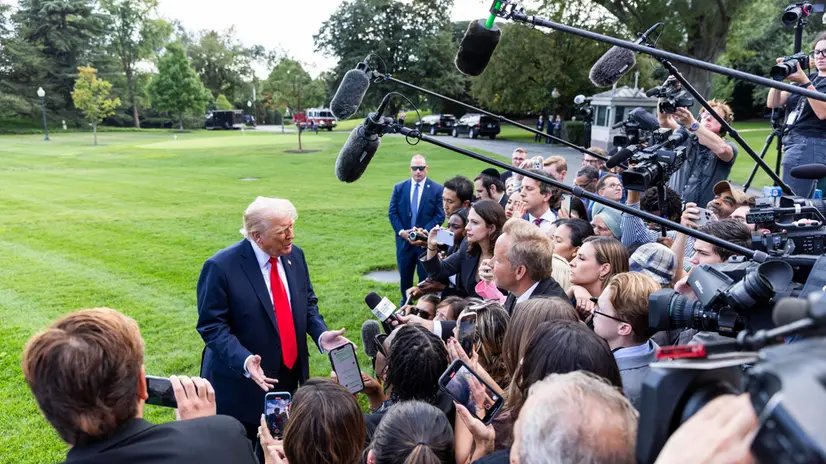 epa12370232 US President Donald Trump speaks to reporters about the murder of Turning Point founder Charlie Kirk as he leaves the White House for New York City in Washington, DC, USA, 11 September 2025. Trump said law enforcement was making ‘big progress’ towards finding the killer. EPA/JIM LO SCALZO