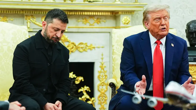 epa12308552 United States President Donald J Trump (R) meets President of Ukraine Volodymyr Zelensky (L) in the Oval Office of the White House in Washington, DC, USA, 18 August 2025. European Leaders are at the White House in support of President Zelenskyy following President Trump’s meeting with President Vladimir Putin of Russia in Anchorage, Alaska, USA, on August 15, 2025. EPA/AARON SCHWARTZ / POOL