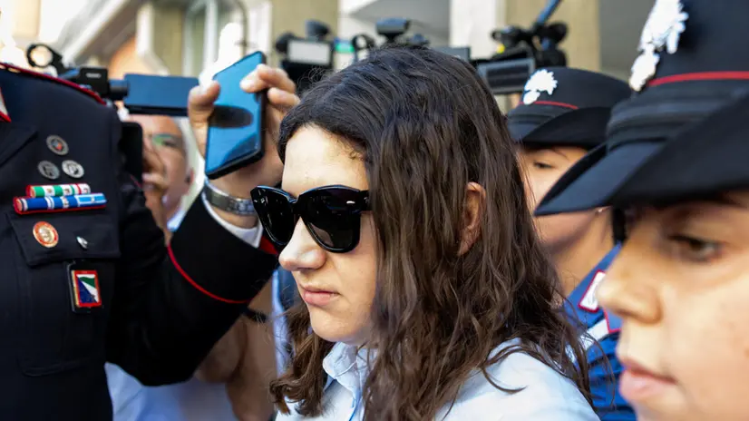 Un momento antecedente alll’udienza alla Corte di assise di Parma, per il processo a Chiara Petrolini, 21enne accusata di aver ucciso e sepolto in giardino i suoi due figli neonati. Parma, 30 giugno 2025. In foto Chiara Petrolini ANSA / LUCA AMEDEO BIZZARRI