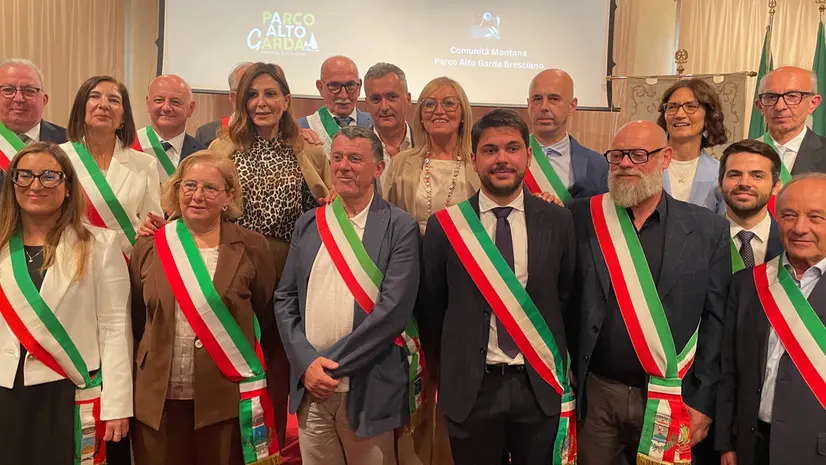 La ministra Santanchè con i sindaci e gli operatori del Garda bresciano - © www.giornaledibrescia.it