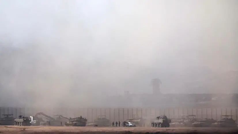 epaselect epa12380542 Smoke obscures Israeli tanks after an Israeli airstrike on the outskirts of Gaza City as seen from the Israeli side of the border, 15 September 2025. More than 64,900 Palestinians have been killed in the Gaza Strip since October 2023, according to the Palestinian Ministry of Health. EPA/ATEF SAFADI