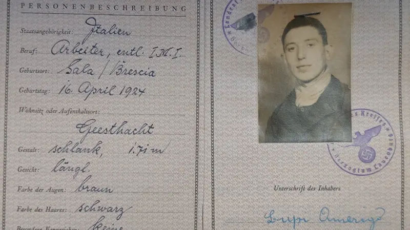 Il permesso di lavoro rilasciato dalle autorità tedesche all'internato militare Amerigo Lupi, originario di Salò - ©Archivio storico Comune di Salò