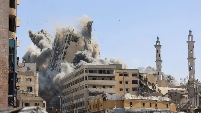 Un attacco a Gaza City - Foto Epa © www.giornaledibrescia.it