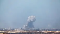 epa12381709 Smoke rises after an Israeli airstrike on the outskirts of Gaza City, as seen from an undisclosed location on the Israeli side of the border, 16 September 2025. Israeli Prime Minister Benjamin Netanyahu confirmed during a court appearance that the Israeli military has begun a major operation in Gaza City. More than 64,800 people have been killed in the Gaza Strip since October 2023, according to the Palestinian Ministry of Health. EPA/ATEF SAFADI