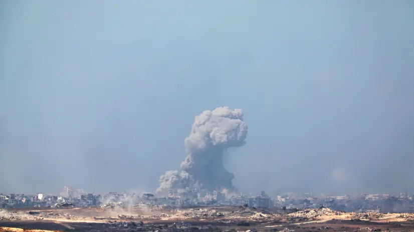 epa12381709 Smoke rises after an Israeli airstrike on the outskirts of Gaza City, as seen from an undisclosed location on the Israeli side of the border, 16 September 2025. Israeli Prime Minister Benjamin Netanyahu confirmed during a court appearance that the Israeli military has begun a major operation in Gaza City. More than 64,800 people have been killed in the Gaza Strip since October 2023, according to the Palestinian Ministry of Health. EPA/ATEF SAFADI
