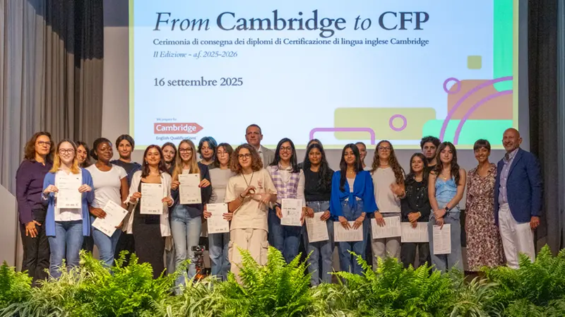 La premiazione degli studenti che hanno superato l'esame - © www.giornaledibrescia.it