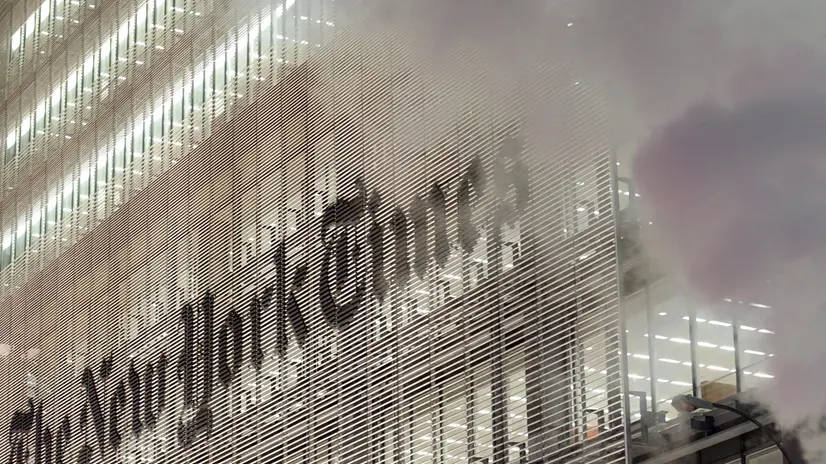 epa03676898 (FILE) A file photo dated 08 December 2008 showing a night view of the New York Times building in New York, New York, USA. The New York Times company reported a sharp drop in profits and revenue 25 April 2013 as advertising fell and the growth in online subscriptions slacked off. The newspaper company said it earned 3.1 million dollars in net income, compared to 42.1 million a year earlier, while revenue declined 2 per cent to 465.9 million dollars. Despite the disappointing financial results the company is on the right track to building a sustainable digital business, chief executive Mark Thompson said. EPA/JUSTIN LANE