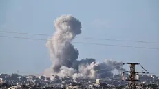 epa12382554 Smoke rises after an Israeli airstrike on the outskirts of Gaza City, as seen from an undisclosed location on the Israeli side of the border, 16 September 2025. Israeli Prime Minister Benjamin Netanyahu confirmed during a court appearance that the Israeli military has begun a major operation in Gaza City. More than 64,800 people have been killed in the Gaza Strip since October 2023, according to the Palestinian Ministry of Health. EPA/ATEF SAFADI