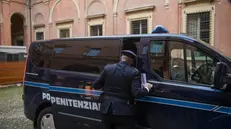 Processo di Appello per l’omicidio di Saman Abbas, uccisa a Novellara tra il 30 aprile 2021. Presenti in aula il padre Shabbar Abbas, la moglie Nazia Shaheen, lo zio Danish Hasnain. Nelle foto l’arrivo del padre di Saman