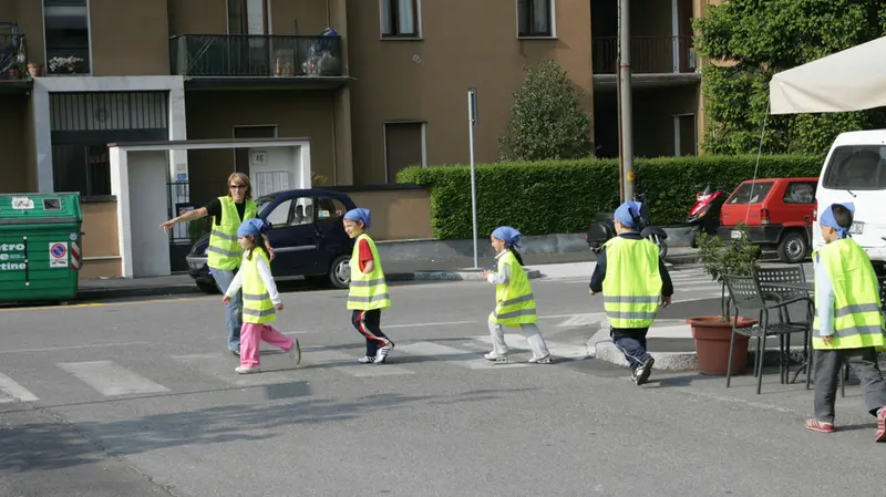 «Pedibus» alla scuola elementare «Don Vender» - © www.giornaledibrescia.it