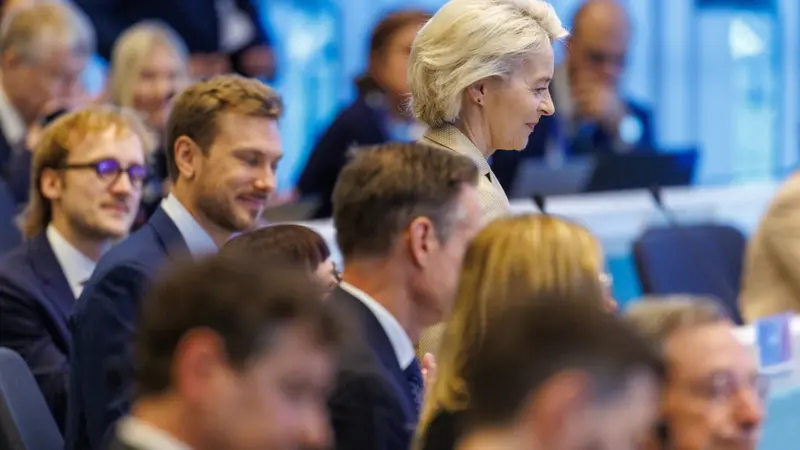 epa12381549 European Commission President Ursula von der Leyen attends the EU Commission conference One Year After the Draghi Report on Competitiveness in Brussels, Belgium, 16 September 2025. EPA/OLIVIER MATTHYS