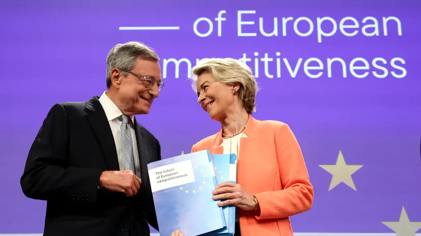 Mario Draghi con la presidente della Commissione europea, Ursula von der Leyen, a Bruxelles - Foto Ansa © www.giornaledibrescia.it