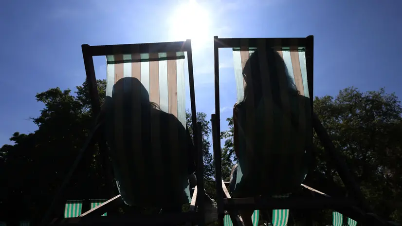 epa11328862 People are silhouetted as they use deckchairs in St Jamesâ€™ Park in London, Britain, 09 May 2024. According to the meteorological office, high pressure is causing temperatures to rise. Highs of 25 degrees Celsius are possible and could reach up to 2 degrees Celsius in the south of the UK on Saturday and Sunday. EPA/NEIL HALL