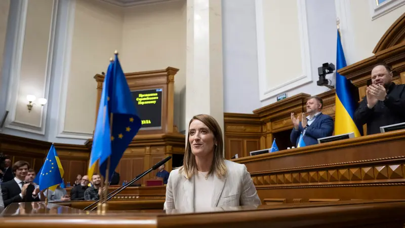 epa12384301 European Parliament President Roberta Metsola addresses lawmakers during her visit to the Ukrainian Parliament in Kyiv, Ukraine, 17 September 2025. European Parliament President Roberta Metsola arrived in Kyiv to meet with top Ukrainian officials amid the ongoing Russian invasion. EPA/ANDRII NESTERENKO