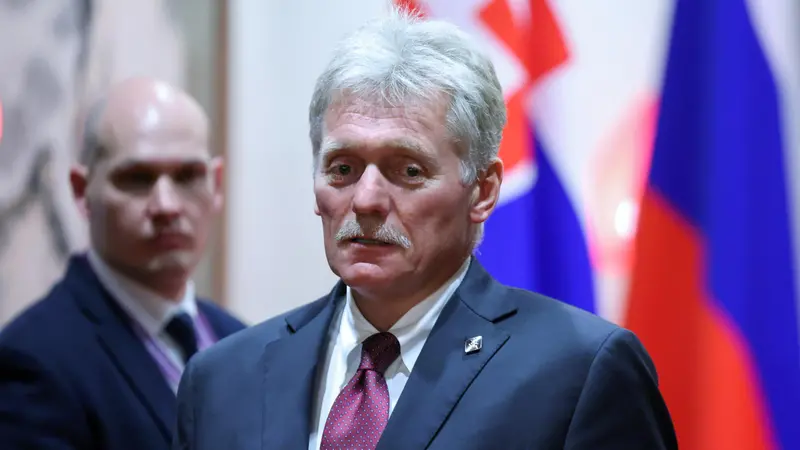 epa12345330 Kremlin spokesman Dmitry Peskov looks on at Diaoyutai State Guesthouse in Beijing, China, 02 September 2025, one day ahead of China's Victory Parade commemorating the end of WWII. EPA/Maxim Shemetov / POOL