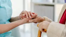 Il progetto mette a disposizione degli anziani strumenti tecnologici e assistenza di personale qualificato - © www.giornaledibrescia.it