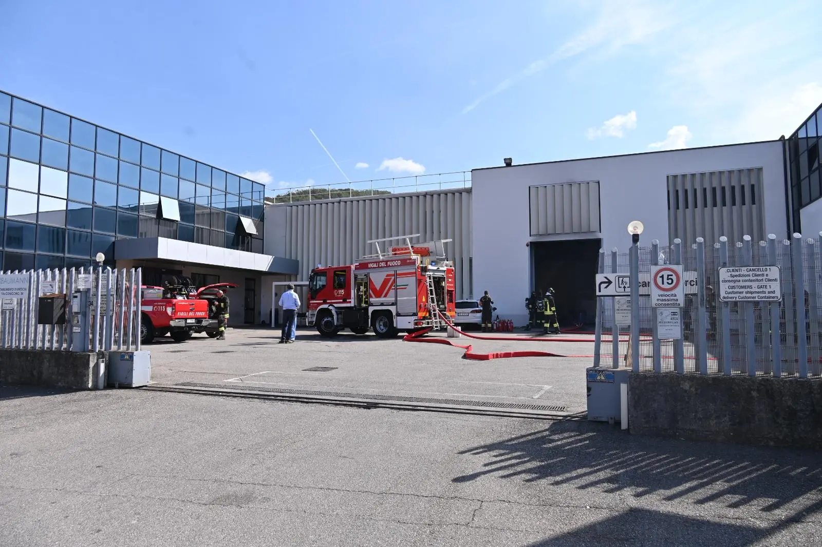 L'intervento dei Vigili del fuoco all'azienda Baumann