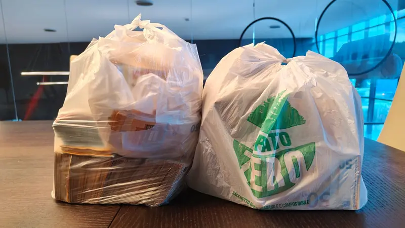 Tenevano i soldi in contanti in sacchetti di plastica