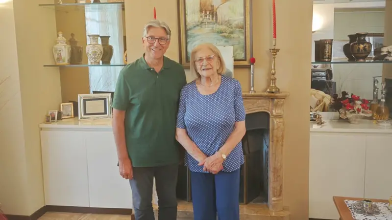 Il direttore generale di Ats Brescia, Claudio Sileo, con la benefattrice Gioconda Bozzola - © www.giornaledibrescia.it