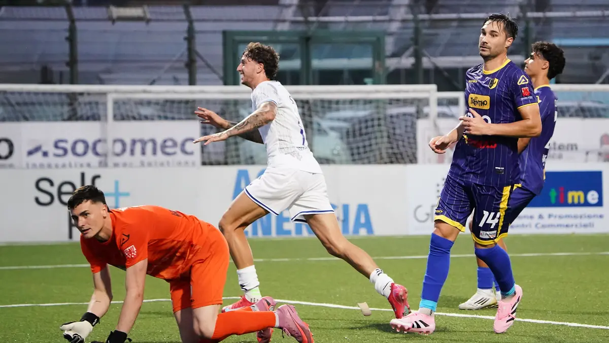 La gioia di Cisco dopo il gol al Trento - Foto New Reporter Perteghella © www.giornaledibrescia.it