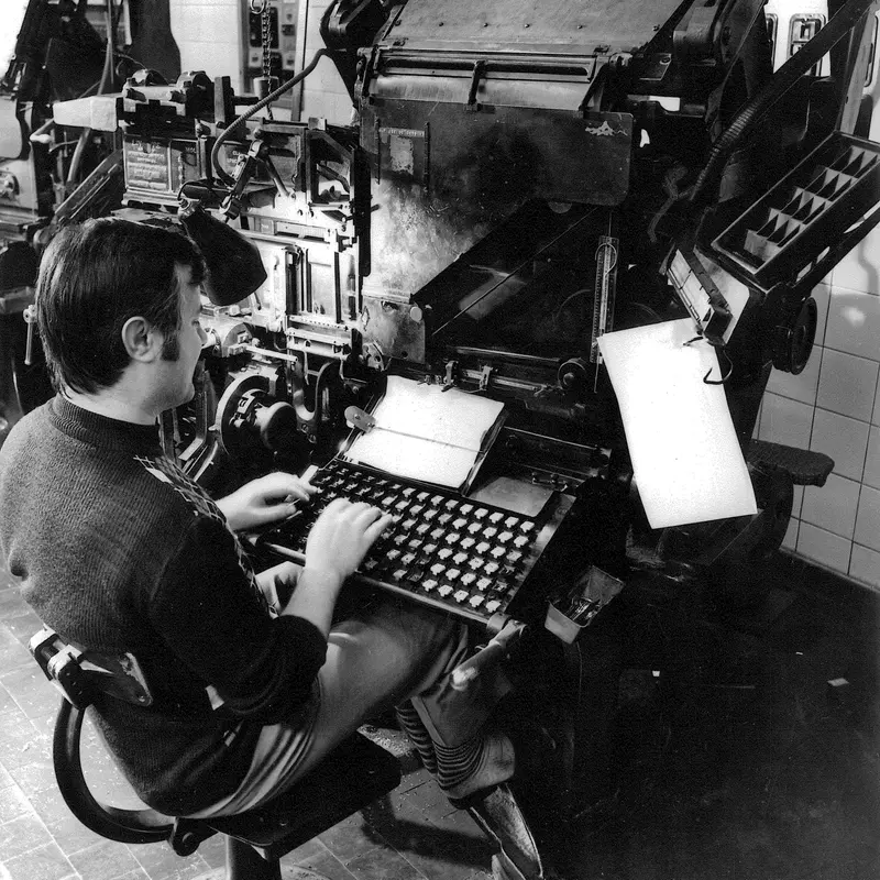 Linotipista al lavoro nella sede di via Saffi © www.giornaledibrescia.it