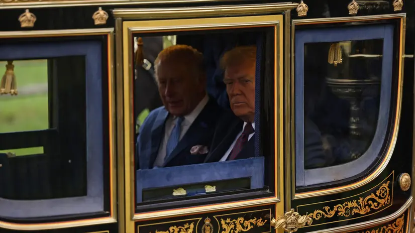 epa12384619 A handout photo made available by the British Ministry of Defence shows Britain's King Charles III (L) and US President Donald J. Trump during a carriage ride to Windsor Castle in Windsor, Britain, 17 September 2025. Britain's King Charles III is hosting US President Trump during his second official state visit to the UK from 17 to 19 September 2025. EPA/SSgt Donald C TODD/UK MOD HANDOUT HANDOUT EDITORIAL USE ONLY/NO SALES