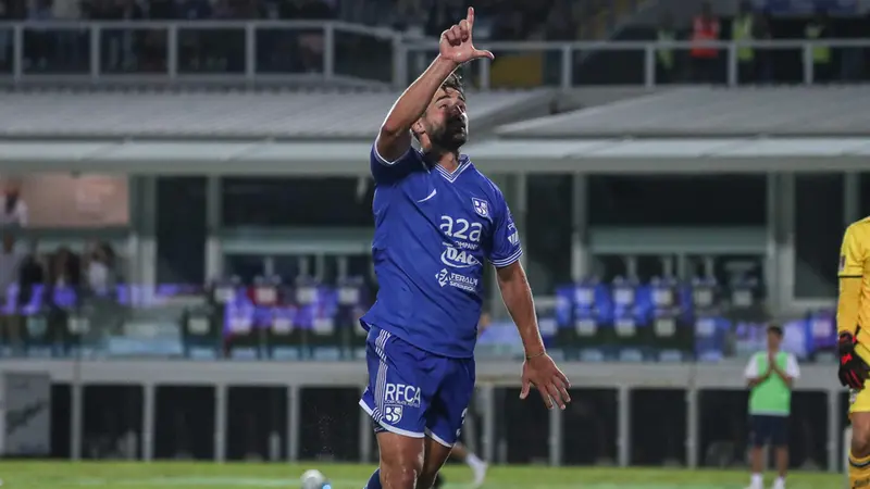 Spagnoli esulta dopo il gol alla Pro Vercelli - Foto New Reporter Nicoli © www.giornaledibrescia.it