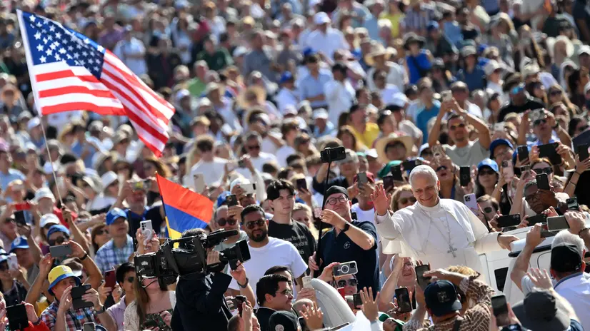 Pope Leo XIV arrives to lead the weekly general audience in Saint Peter’s Square, Vatican City, 17 September 2025. ANSA/ETTORE FERRARI (papa, Leone, Vaticano, udienza generale)