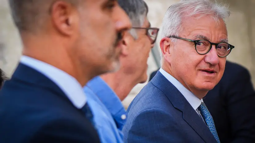 Il sottosegretario di stato Alfredo Mantovano Mantovano incontro alla prefettura di Caserta per fare il punto sui risultati conseguiti dopo l'entrata in vigore del decreto legge 'Terra dei fuochi' e per pianificare le prossime azioni per la bonifica e il risanamento dell'area. Caserta. 17 Settembre 2025. ANSA/CESARE ABBATE