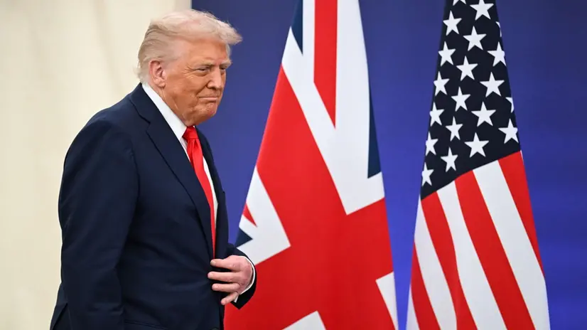 epa12387124 US President Donald Trump arrives for a business reception with the British prime minister at Chequers, the country residence of the Prime Minister in Aylesbury, Britain, 18 September 2025. President Trump is on his second state visit to the UK. EPA/CHRIS J. RATCLIFFE / POOL