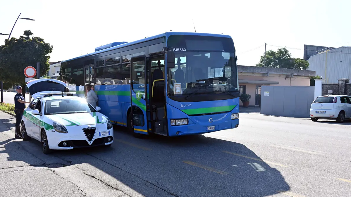 L'autobus Arriva fermato a Ospitaletto - Foto Gabriele Strada/Neg © www.giornaledibrescia.it