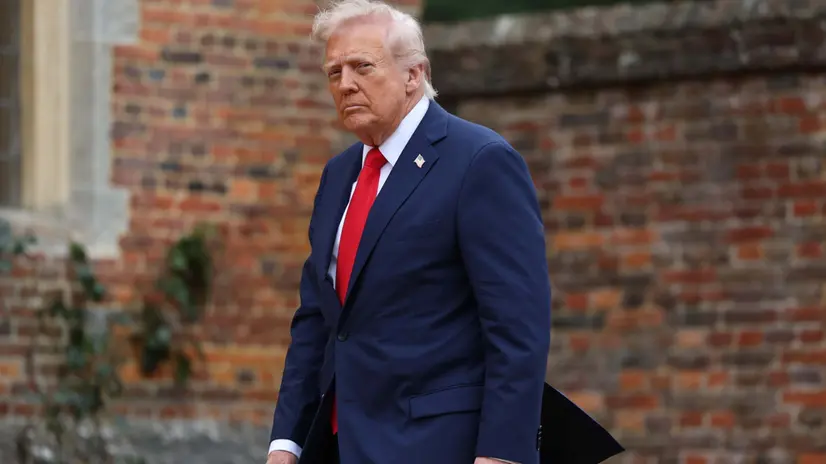 epa12386674 US President Donald J. Trump arrives at Chequers, the country residence of the Prime Minister in Aylesbury, Britain, 18 September 2025. President Trump is on his second state visit to the UK where he met with the King and meet with the Prime Minister. EPA/NEIL HALL / POOL