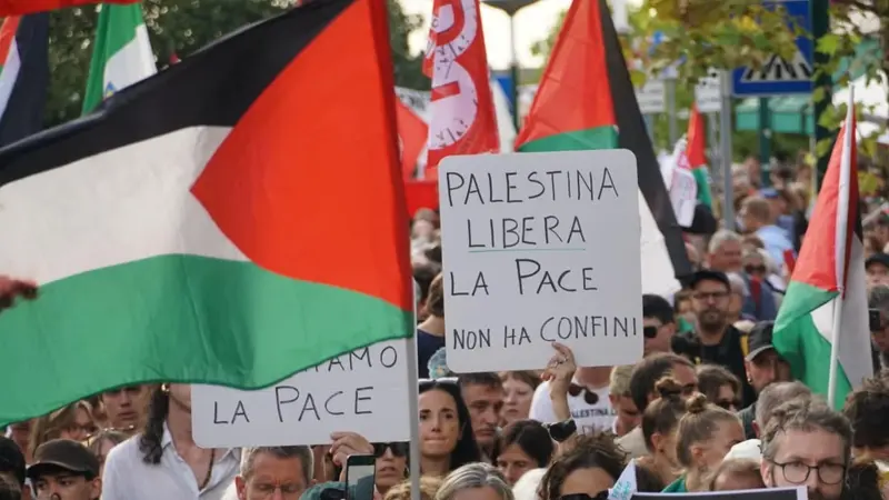 Una manifestazione a favore della Palestina libera - Foto Ansa © www.giornaledibrescia.it