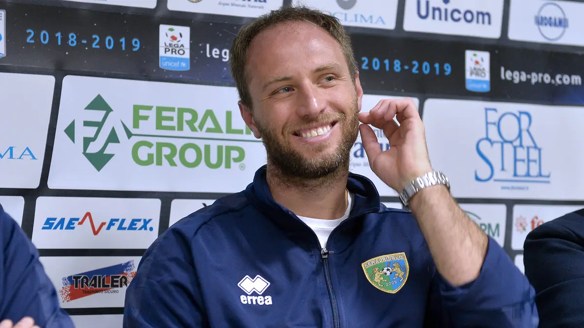 Alessandro Budel, qui quando era viceallenatore della FeralpiSalò - Foto New Reporter © www.giornaledibrescia.it