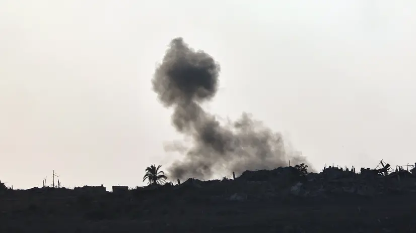 epa12387919 Smoke rises after an Israeli airstrike on the outskirts of Gaza City, as seen from an undisclosed location on the Israeli side of the border with Gaza, 18 September 2025. More than 65,000 Palestinians have been killed in the Gaza Strip since October 2023, according to the Palestinian Ministry of Health, and about 1,200 Israelis have been killed since the launch of an Israeli military campaign in response to a cross-border attack by Hamas on 07 October 2023. EPA/ATEF SAFADI