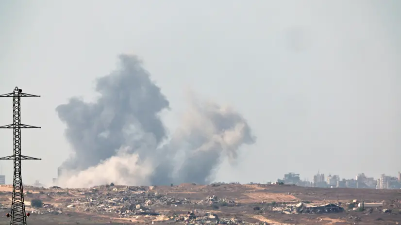 epa12387101 Smoke rises following an Israeli airstrike on the outskirts of Gaza City, as seen from an undisclosed location on the Israeli side of the border, 18 September 2025. The Israeli military announced 17 September 2025 that it began operating in the Gaza City area. More than 65,000 people have been killed in the Gaza Strip since October 2023, according to the Palestinian Ministry of Health. EPA/ATEF SAFADI