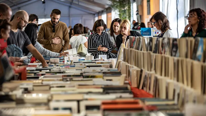 Uno degli stand in piazza Vittoria - Foto New Reporter Favretto © www.giornaledibrescia.it