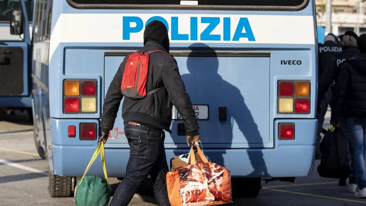 Controlli di sicurezza - Foto Ansa © www.giornaledibrescia.it