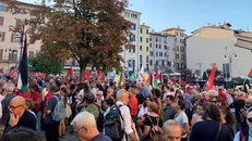 La manifestazione pro Gaza - © www.giornaledibrescia.it