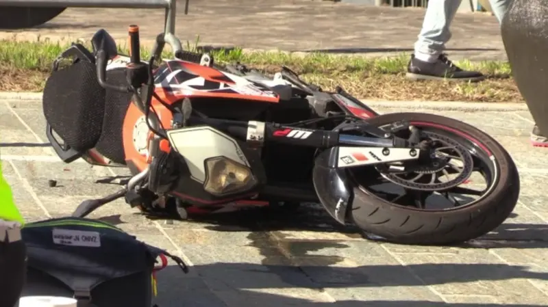 La moto sulla quale viaggiava il giovane - © www.giornaledibrescia.it