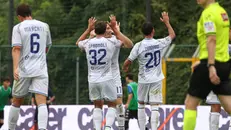 Un'esultanza di squadra a Meda - Foto New Reporter Nicoli © www.giornaledibrescia.it