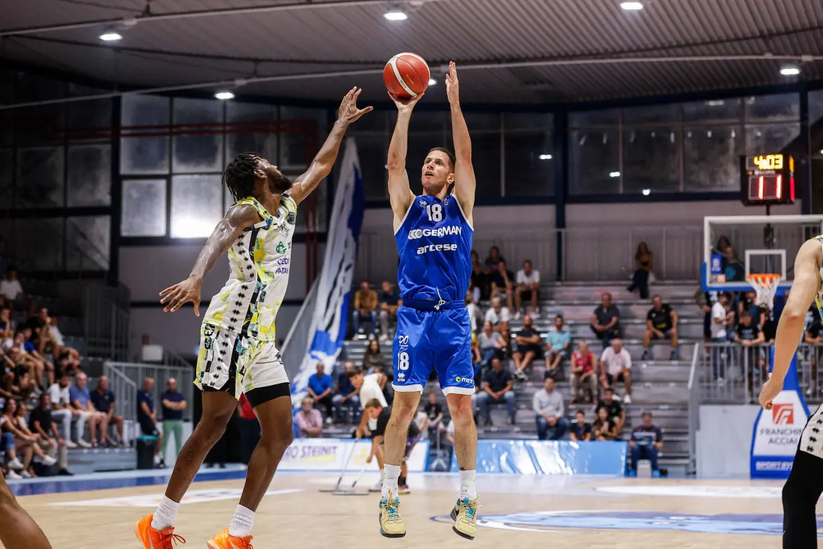 Basket, gli scatti di Germani-Cremona