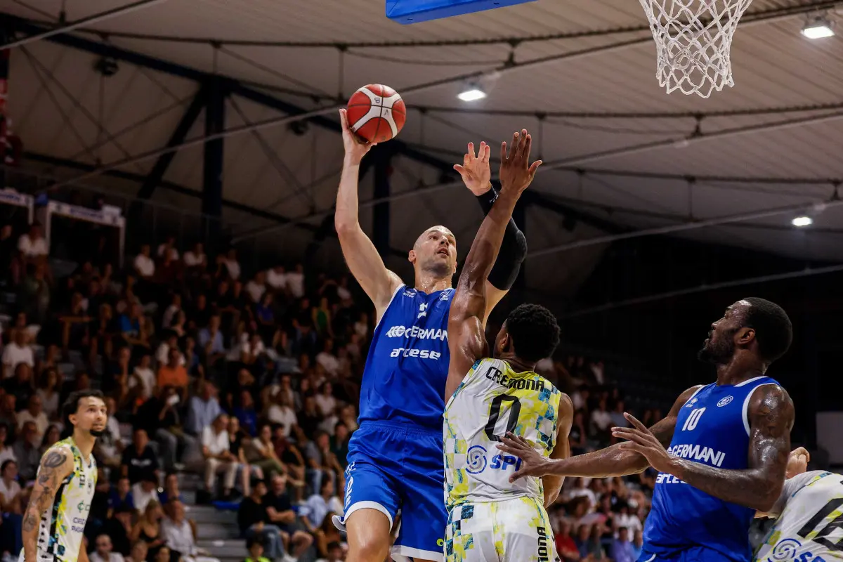 Basket, gli scatti di Germani-Cremona