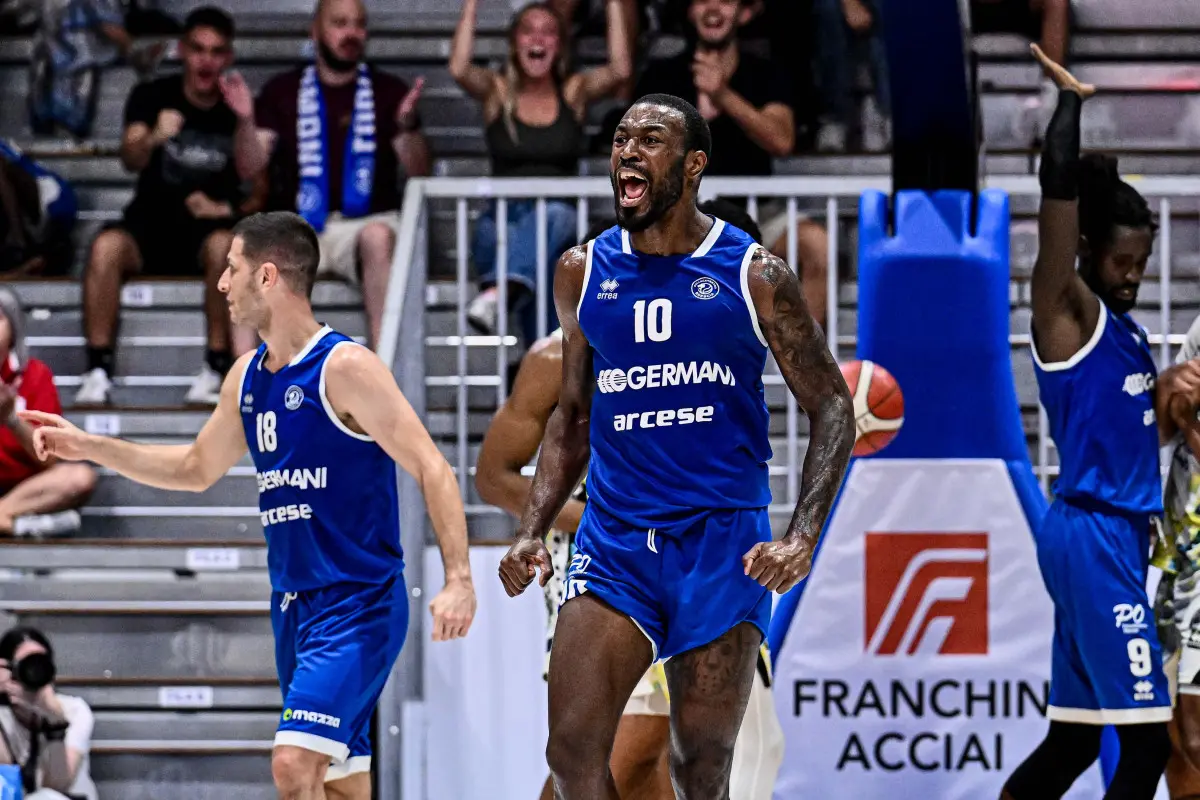 Basket, gli scatti di Germani-Cremona