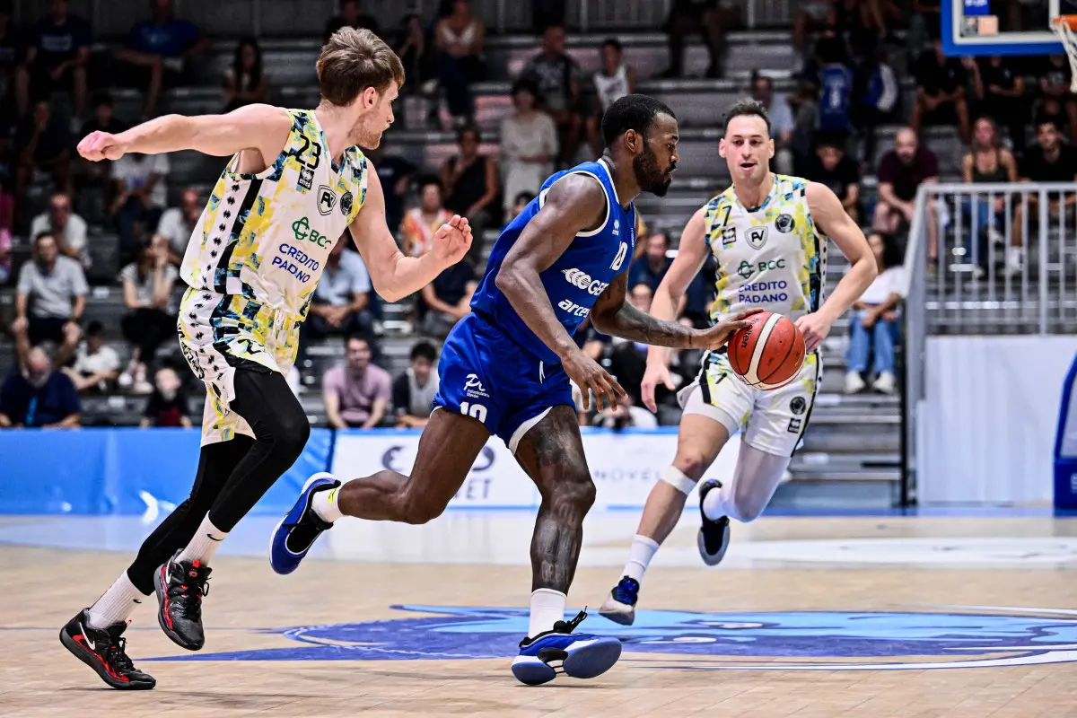 Basket, gli scatti di Germani-Cremona