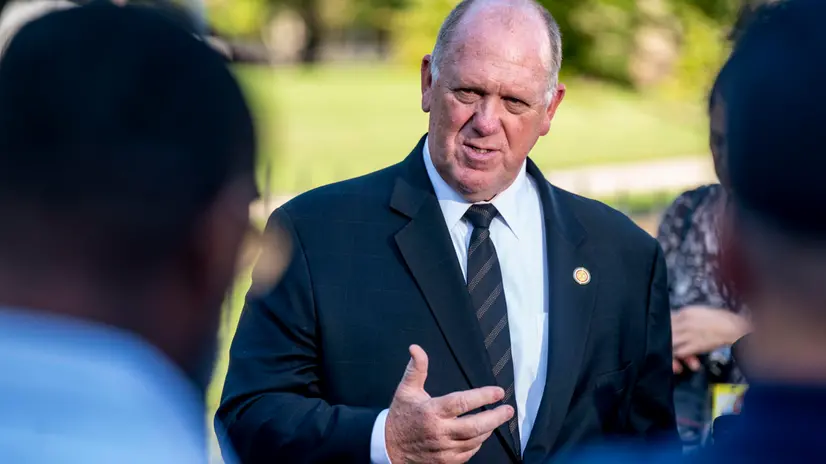 epa12363281 US Border Czar Tom Homan speaks to the media after a television interview at the White House in Washington, DC, USA, 08 September 2025. Homan discussed sanctuary cities and deploying members of the National Guard to Chicago, Illinois to help curb crime. EPA/BONNIE CASH / POOL