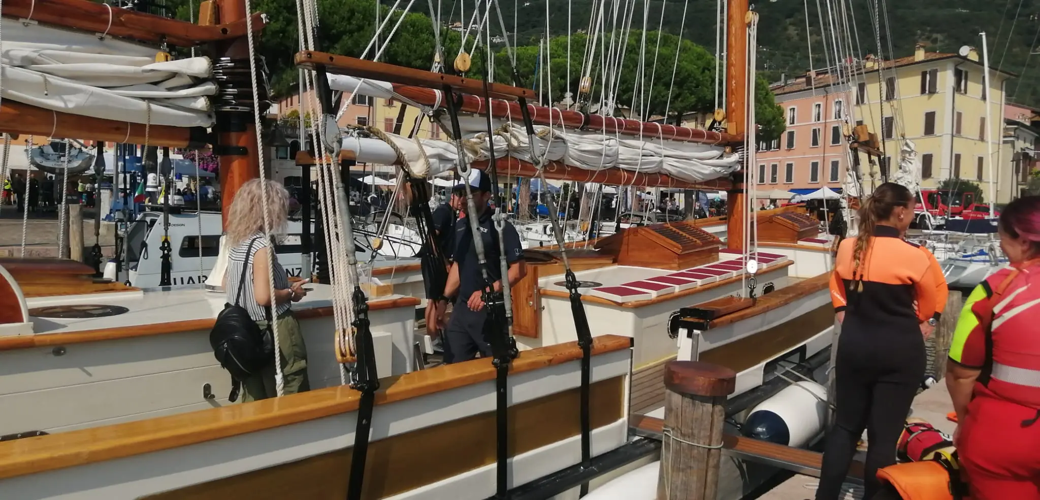 Children Wind Cup, la piazza del porto vecchio di Bogliaco