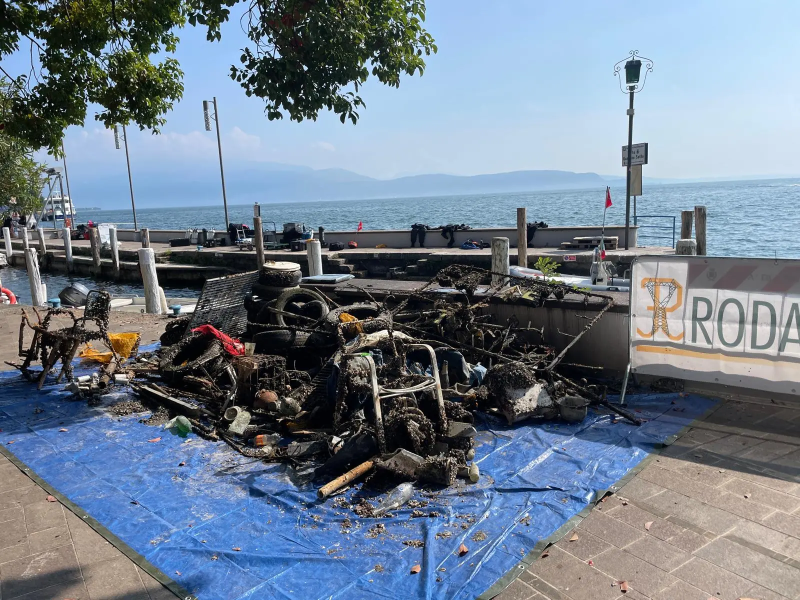 Puliamo i fondali: l'esito della pulizia nel lago di Garda a Gardone