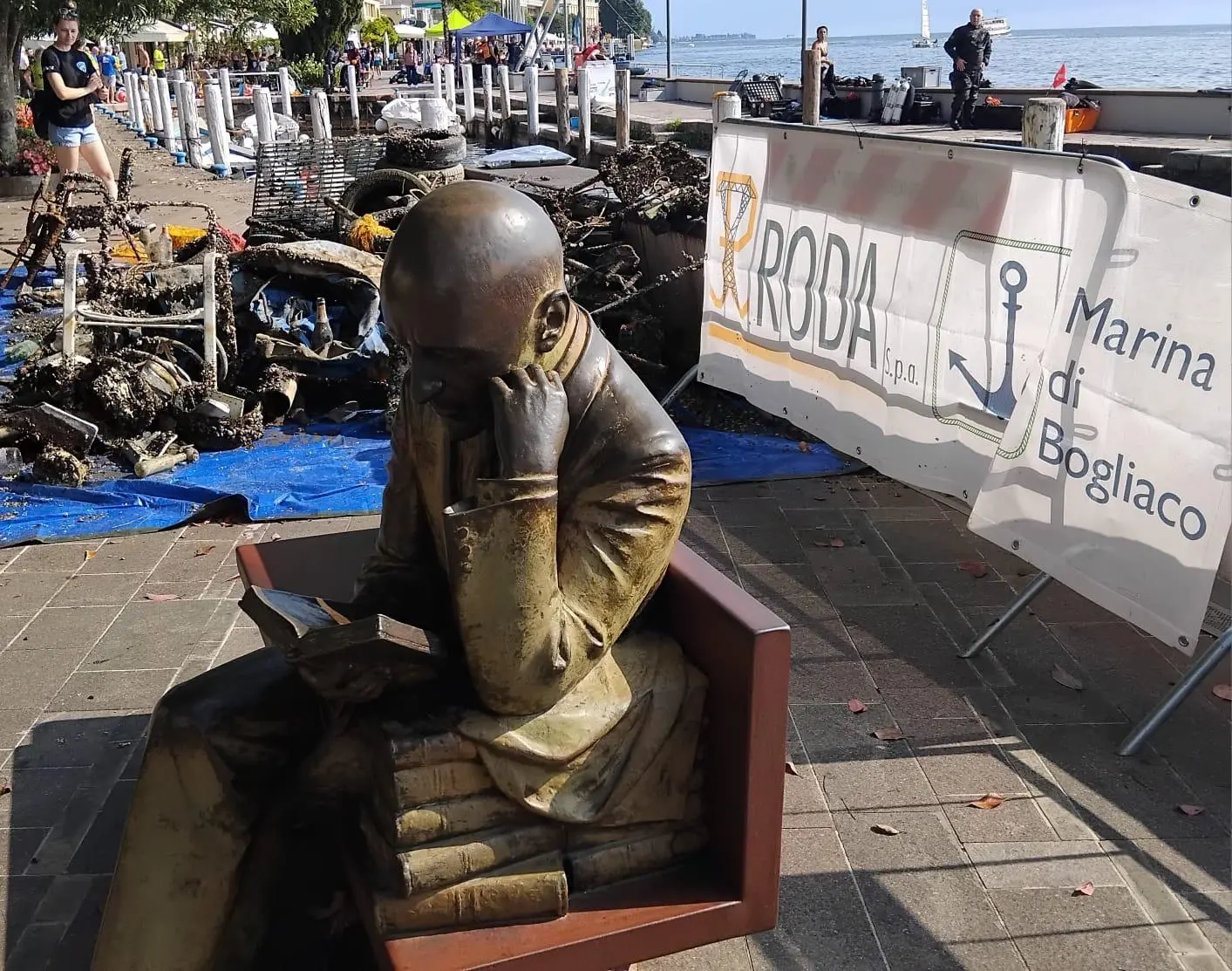 Puliamo i fondali: l'esito della pulizia nel lago di Garda a Gardone